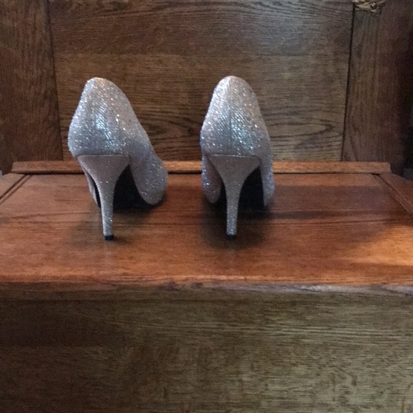 Silver Slipper high heels - Picture 4 of 4